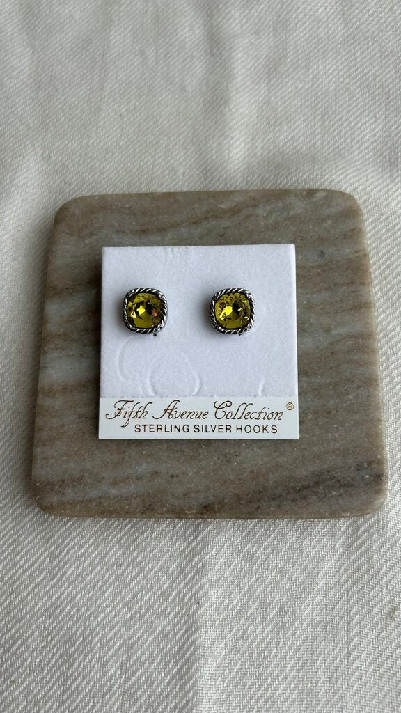 Pre-Owned Fifth Avenue Collection Silver with Green Gem Dangle Earrings/Necklace Set