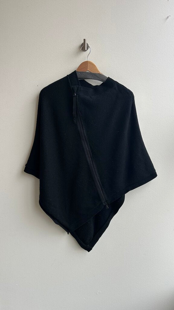 Pre-Owned Lululemon Black Knit Zip Front Poncho- One Size