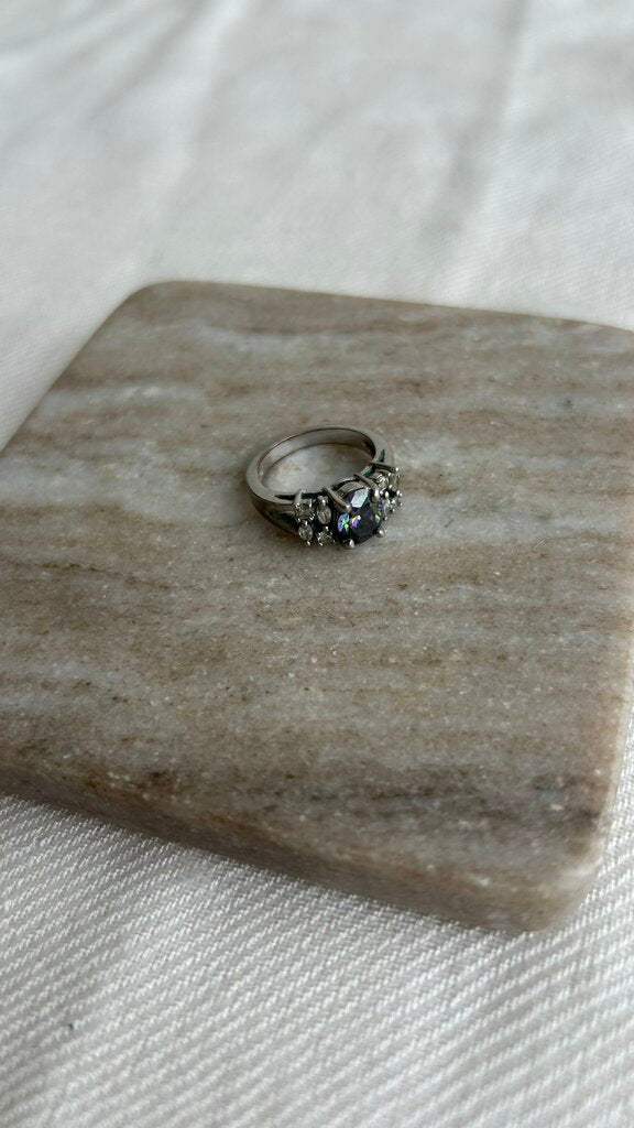 Pre-Owned Silver 925 Green Gem with Small Clear Gems Ring