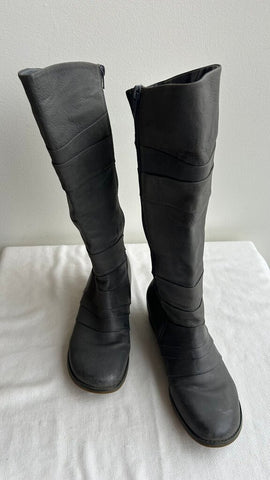 Pre-Owned Miz Mooz Grey 'Porter' Side Zip Calf Boot- Size 9