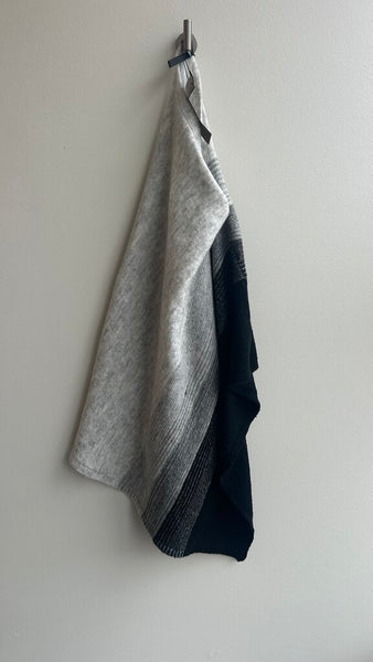 Pre-Owned Modena Black Ombre Grey Knit Poncho Scarf