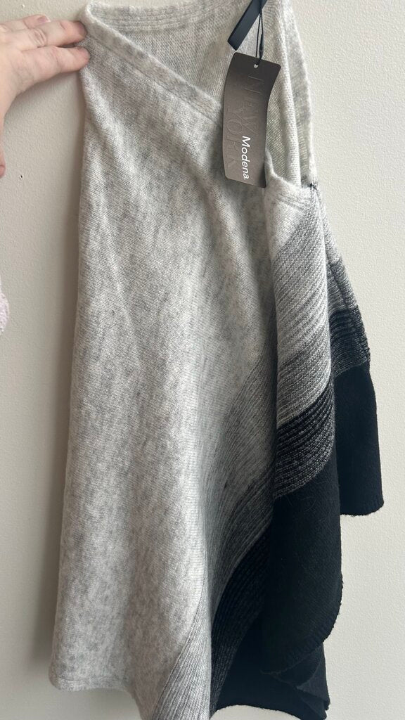 Pre-Owned Modena Black Ombre Grey Knit Poncho Scarf