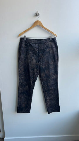 Pre-Owned Tribal Jeans Black with Gold Floral Print Pull On Pant- Size 14