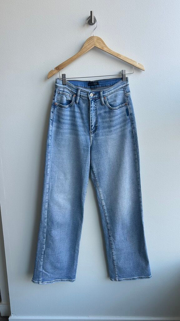 Pre-Owned Silver Jeans Light Wash Highly Desirable Trouser Flare Denim- Size 28