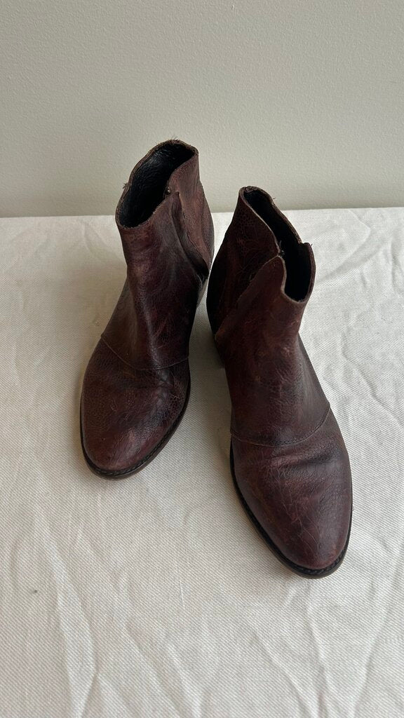 Pre-Owned Wolverine Reddish Brown Low Heel Ankle Boot- Size 9.5