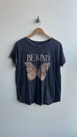 Pre-Owned Vintage Canvas Grey 'Be Kind' Butterfly Graphic Tee- SizeSmall