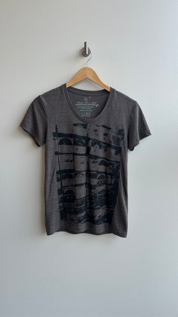 Pre-Owned Whiteout Workshop Grey Heathered Vinyl Graphic- Size Medium