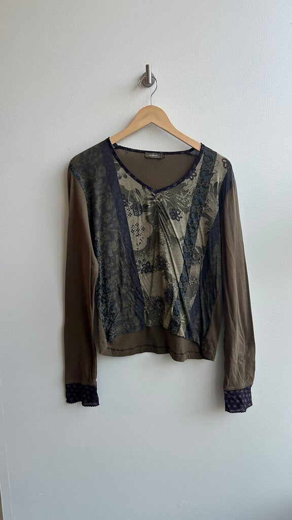 Pre-Owned Sandwich Green with Purple Print Long Sleeve V-Neck Top- Size X-Large
