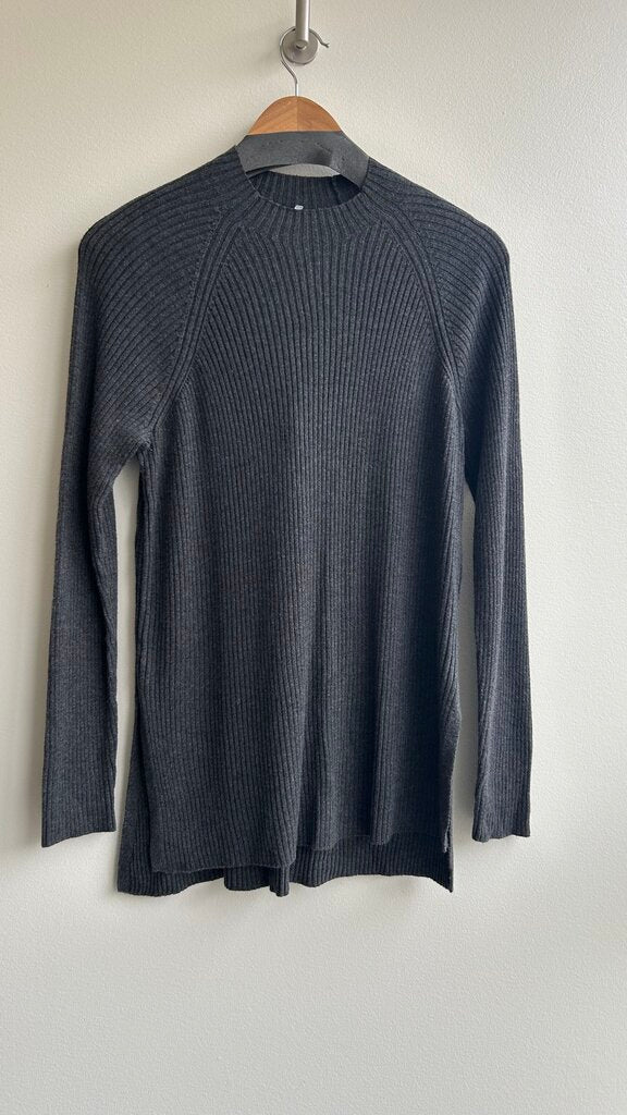 Pre-Owned Splendid Grey Mock Neck Ribbed Long Sleeve Sweater Top with Side Slits - Size Medium