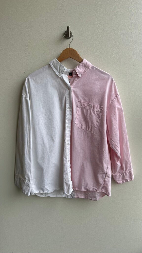 Pre-Owned Divided by H&M Half White Half Pink Stripe Long Sleeve Oxford Top- Size Small