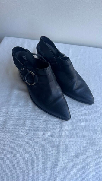 Pre-Owned Frye Black Block Heel Pointed Toe Sling Back Strap Shoe- Size 8.5