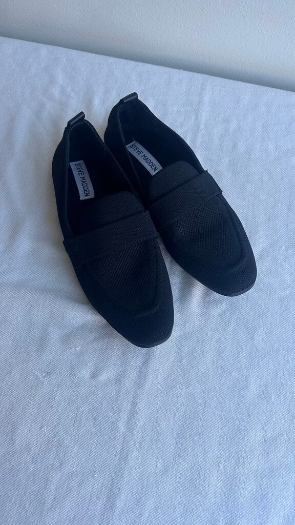 Pre-Owned Steve Madden Black Knit Stretch Loafer- Size 7
