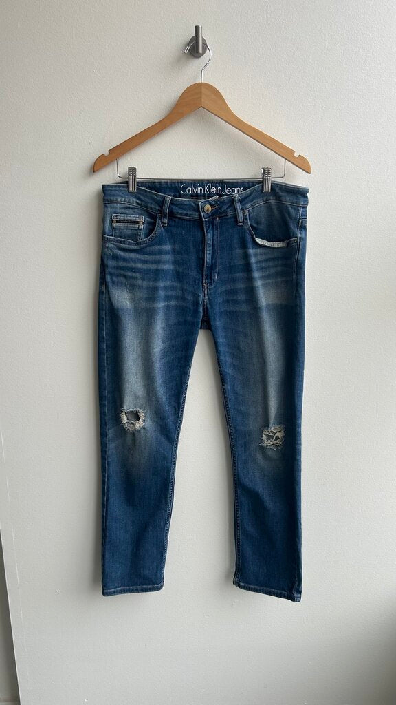 Pre-Owned Calvin Klein Mid-Blue Distressed Slim Boyfriend Jeans - Size 31