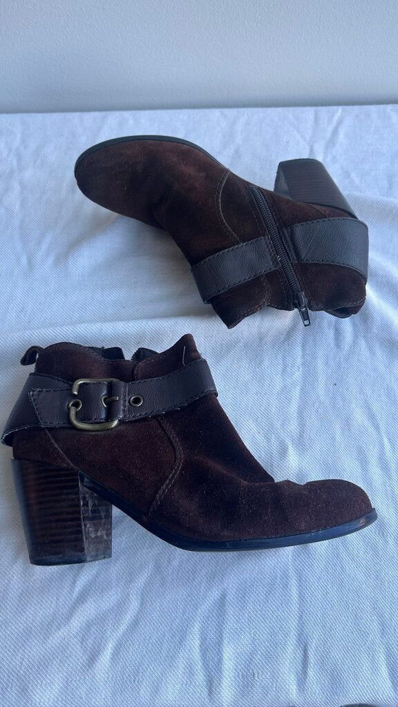Pre-Owned Nine West Brown Suede Buckle Heeled Booties - Size 7
