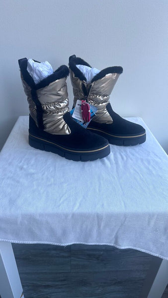 Pre-Owned Pajar Silver 'Hira' Puff Faux Fur Lined Ice Gripper Boots (NIB)- Size 40