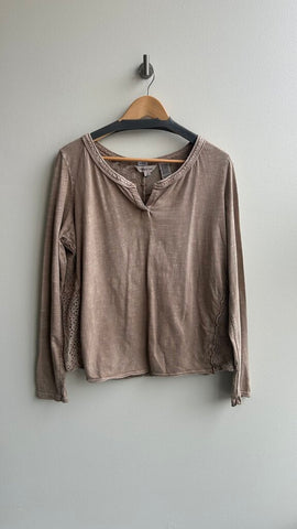 Pre-Owned Lucky & Coco Tan Patchwork Eyelet Lace Back Long Sleeve Top- Size Large