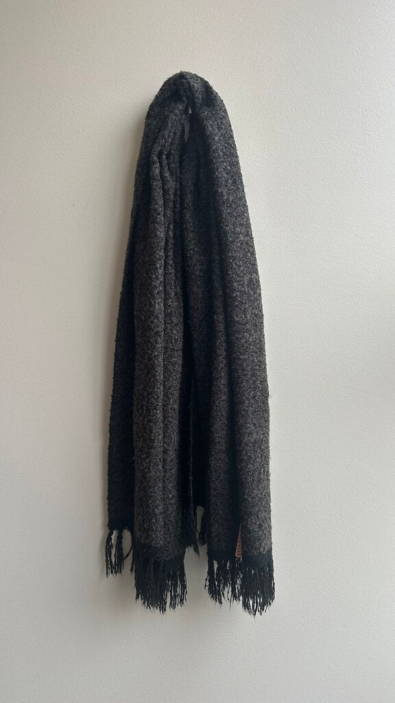 Pre-Loved RW & Co Black/Grey Tassel Blanket Scarf