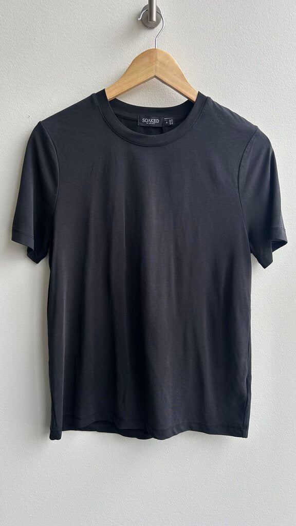 Pre-Owned Soaked in Luxury Black Round Neck Short Sleeve Tee- Size Small
