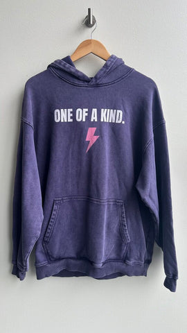 Pre-Owned Purple Wash 'One of a Kind' Graphic Hoodie- Size Medium (Estimated)