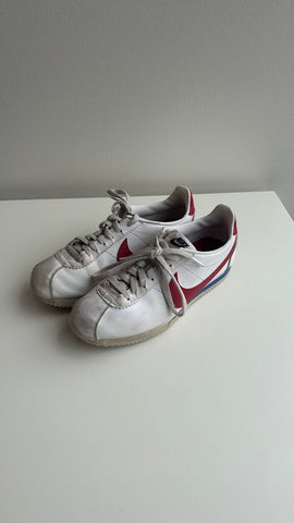 Pre-Owned Nike White with Red Check 'Swoosh' Sneakers- Size 8