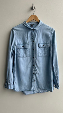 Pre-Owned Eddie Bauer Light Wash Denim Collared Long Sleeve Button Up Top- Size Large