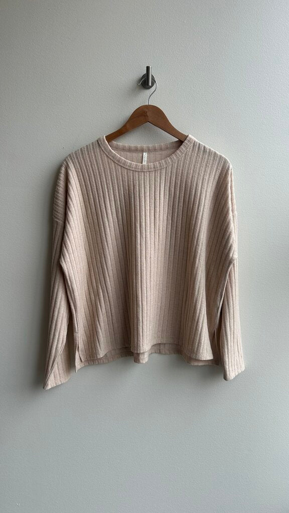 Pre-Owned Rylee + Cru Beige Ribbed Long Sleeve Top (NWT)- Size Medium