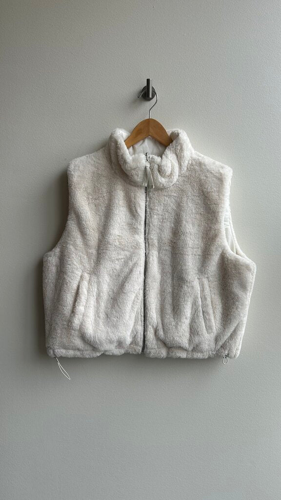 Pre-Owned RD Style White Reversible Fuzzy Side/ Quilted Side Cinch Waist Vest- Size Medium