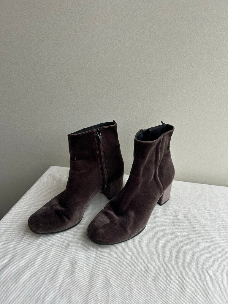Pre-Owned H&M Purple Velour Ankle Block Heel Boot- Size 38