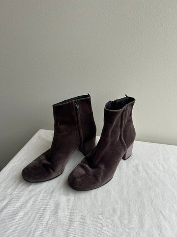 Pre-Owned H&M Purple Velour Ankle Block Heel Boot- Size 38