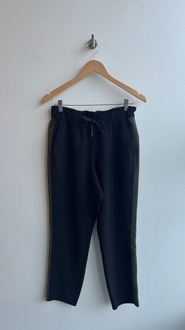 Pre-Owned Lululemon Black with Green Stripe Drawstring Pant- Size 6
