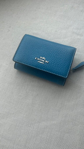 Pre-Owned Coach Blue Pebbled Compact Snap with Zip Change Area Wallet