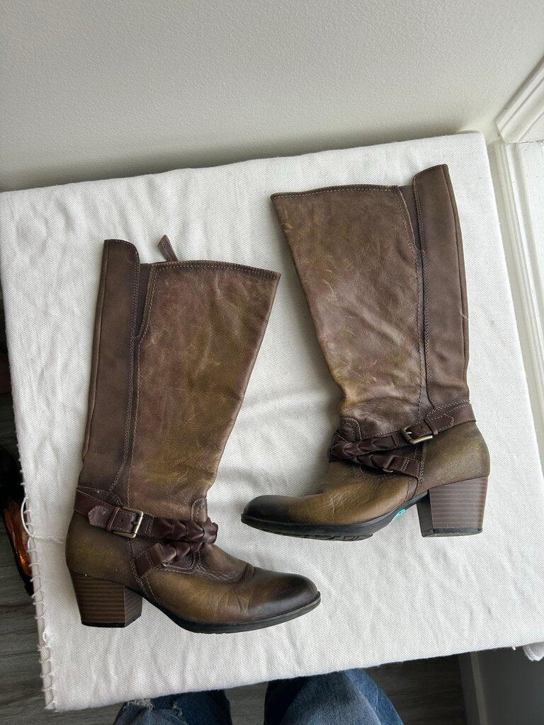 Pre-Owned Earth Taupe Leather 'Orchard' Low Heel Western Calf High Boot- Size 7.5