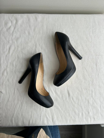 Pre-Owned N.Y.L.A Black Leather Super High Pumps - Size 8.5