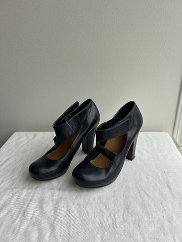 Pre-Owned Chie Mihara Black Velcro Strap Round Toe Leather Heels - Size 38