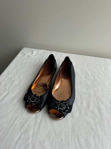 Pre-Owned KG Leather Open Toe Bejewelled Flats - Size 39