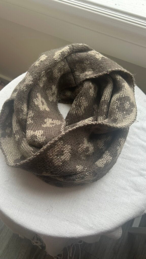 Pre-Owned Taupe Daisy Print Infinity Scarf
