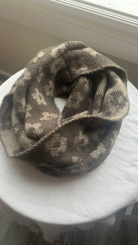 Pre-Owned Taupe Daisy Print Infinity Scarf