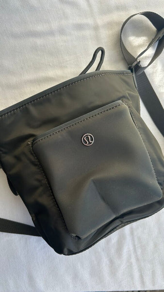 Pre-Owned Lululemon Green Crossbody Drawstring Bag