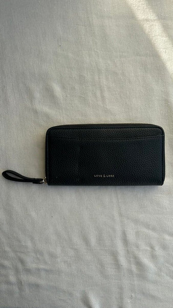 Pre-Owned Love & Lore Black Pebbled Faux Leather Zip Top Wallet