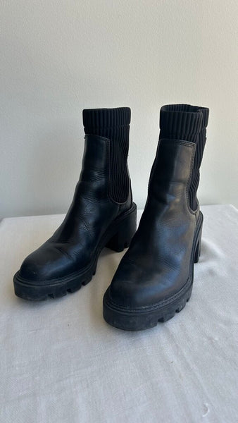 Pre-Owned Aldo Black Ribbed Cuff Chunky Heeled Boots - Size 9