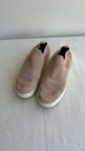Pre-Owned Steve Madden Pink Knit Slip On Shoes - Size 7.5