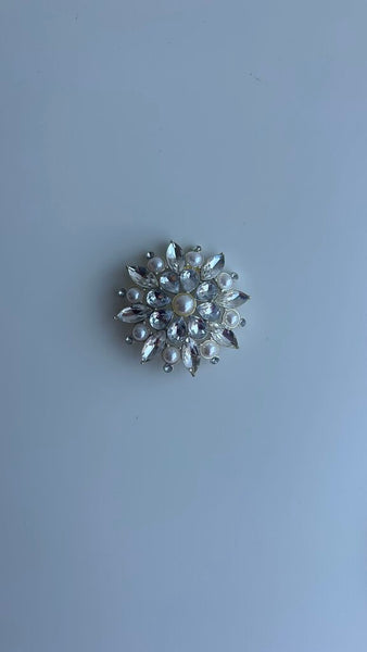 Pre-Owned Avon Silver with Gem and Pearl Flower Design Brooch
