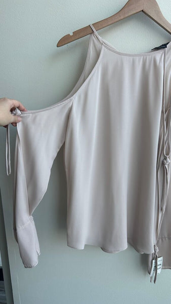 Pre-Owned Trouve Nude High Neck Cold Shoulder/Peekaboo Long Sleeves Blouse (NWT)- Size Medium