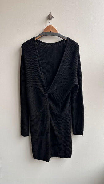 Pre-Owned Love Tree Black V-Twist Back Sweater Dress - Size Large