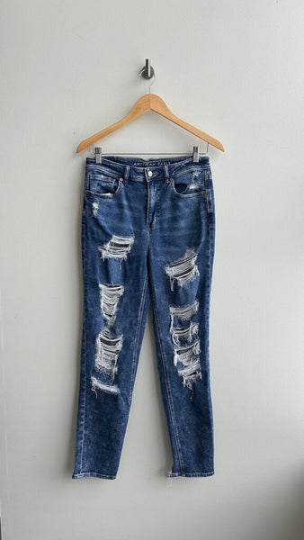 Pre-Owned American Eagle Medium Wash Ripped & Distressed Mom Jeans - Size 6 Long