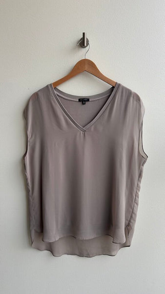 Pre-Owned Dynamite Taupe V-Neck Sheer Overlay Top with Lining - Size Large