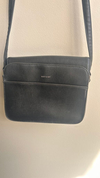 Pre-Owned Matt & Nat Curved Rectangular Mutli-Pocket Crossbody