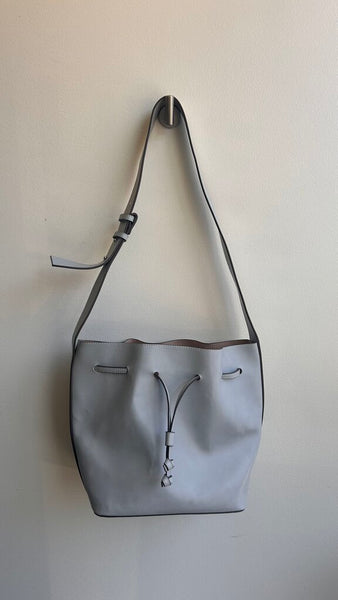 Pre-Owned French Connection Grey Bucket Bag with Interior Pouch