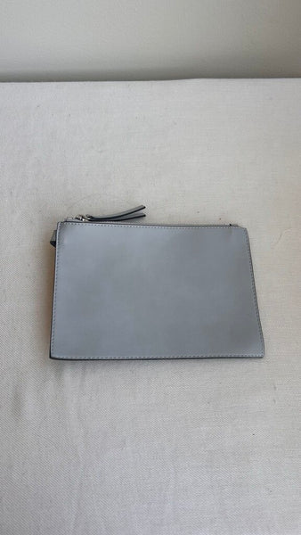 Pre-Owned French Connection Grey Bucket Bag with Interior Pouch