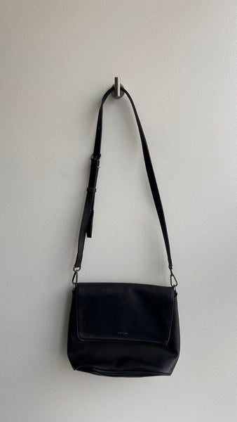 Pre-Owned Matt & Nat Black Foldover Flap Crossbody